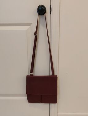 Vera Pelle Burgundy Italian Designer Leather Crossbody Shoulder Bag Vintage Y2K